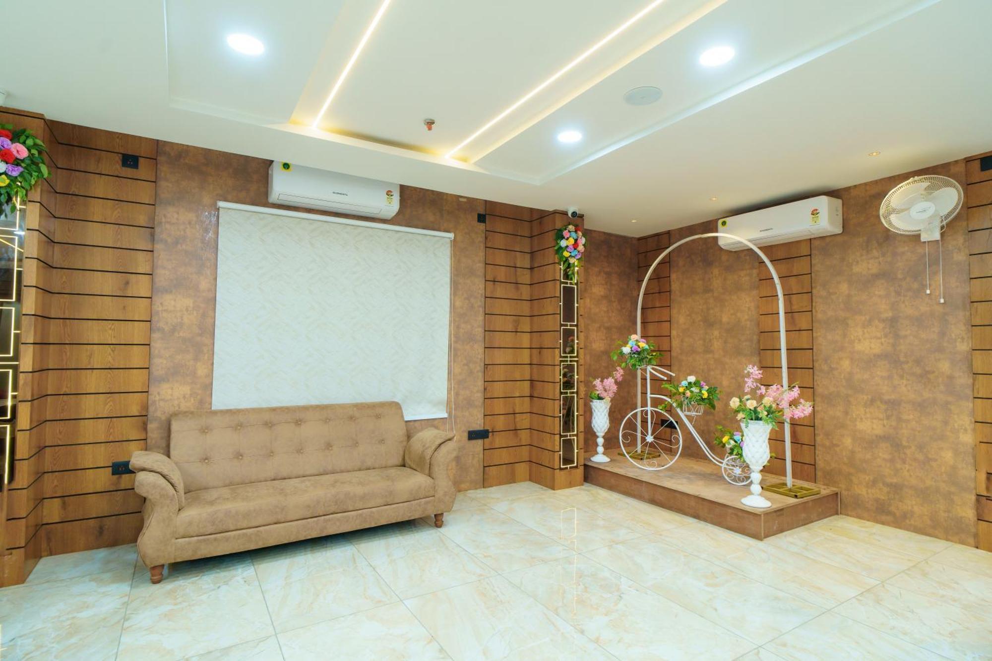 Satyabhama Inn Pathara Экстерьер фото